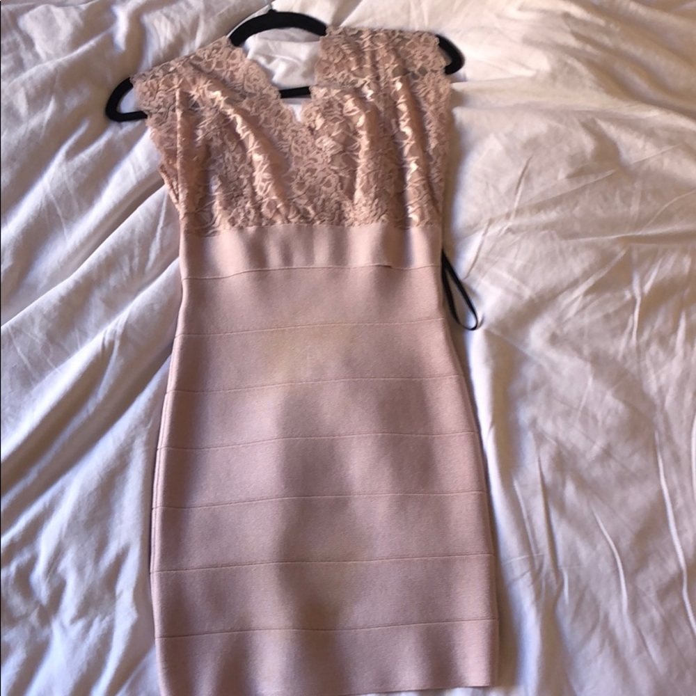 Bebe light pink/cream body con dress